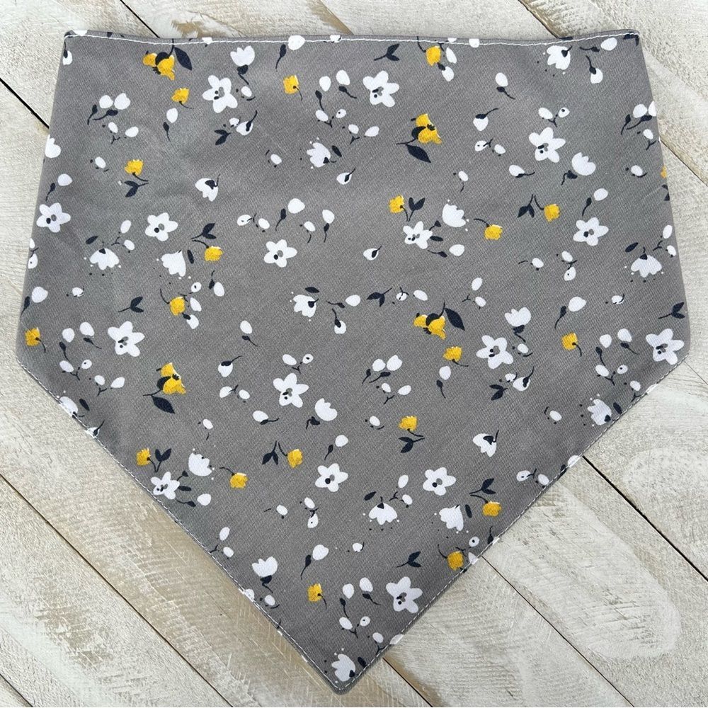 Grey floral bandana size medium